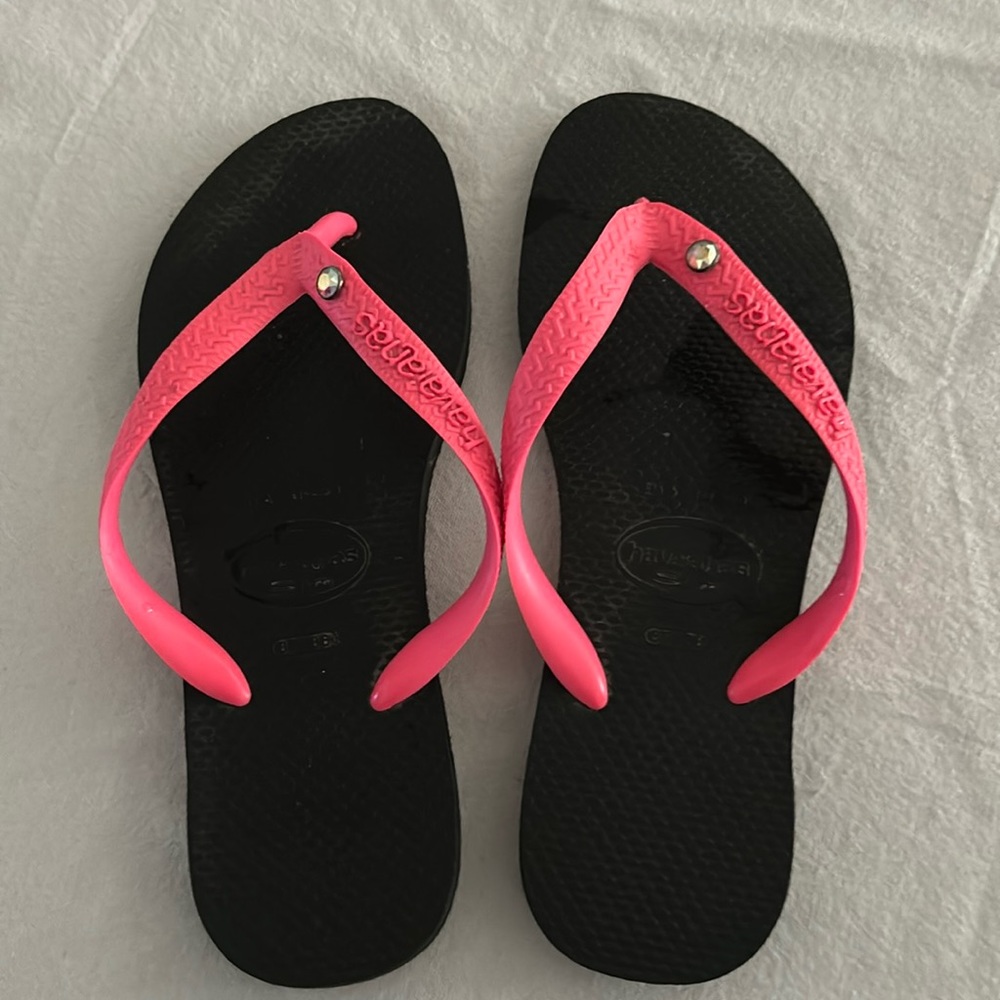 Black and pink Havianas slim with jewel.